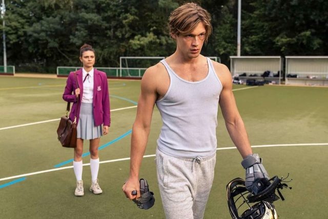    Кадр из сериала «Макстон-холл»