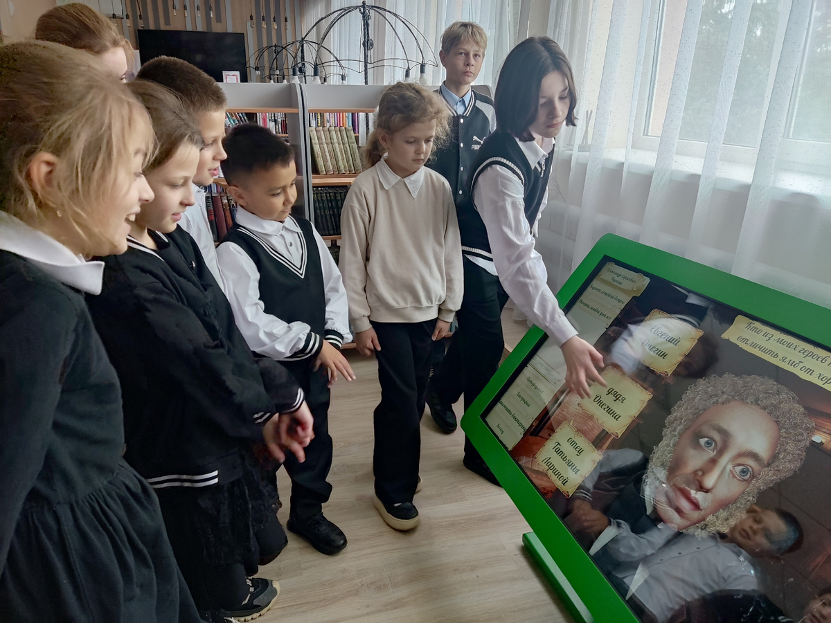 "Роснаследие: диалоги с Великими", посетители Швединской модельной библиотеки отвечают на вопросы Викторины