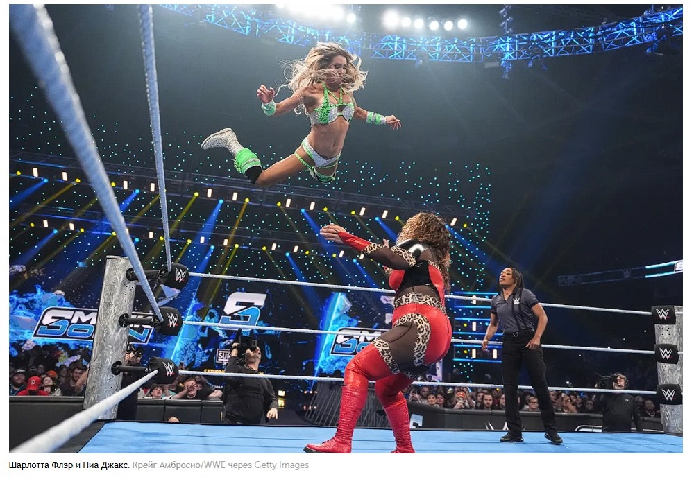    Именно после этого трансляцию с арены в прямом эфире экстренно заменили на другую картинку, чтобы избежать нарушения вещательных стандартов.