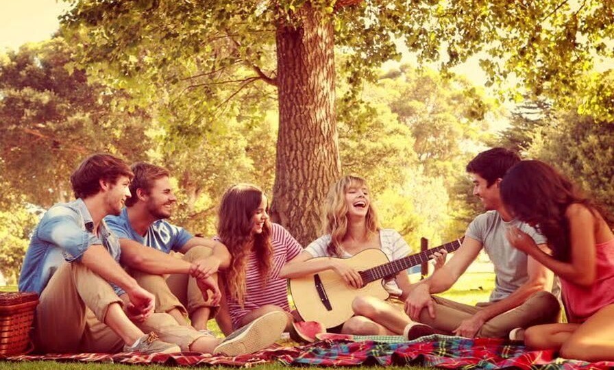 О снижении популярности живой гитарной музыки в компаниях.