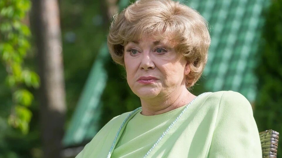 Передвигается в коляске и стала затворницей, но не изменилась внешне и поёт. Что известно о жизни Эдиты Пьехи, которую не видно уже 4 года?