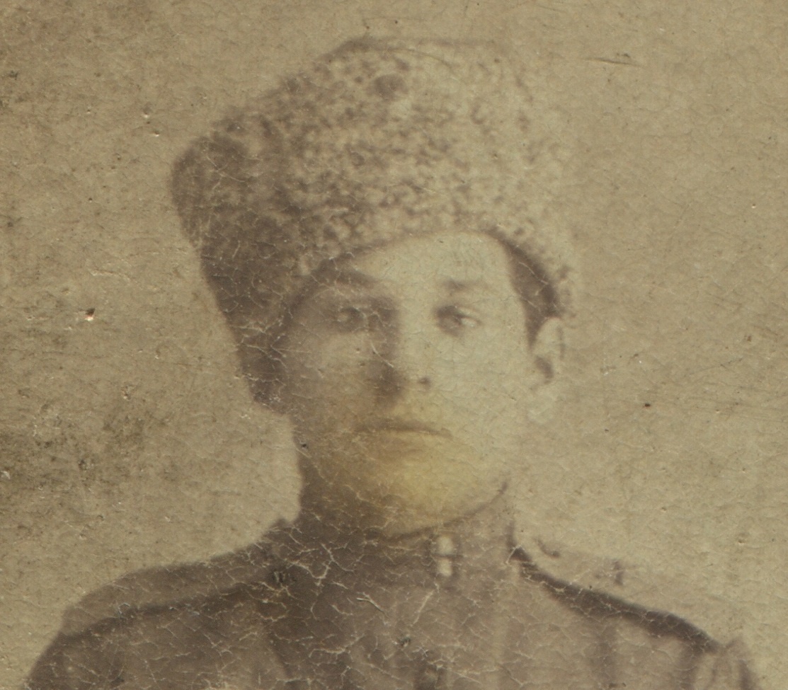 Скрещеные пушки видны на погоне справа