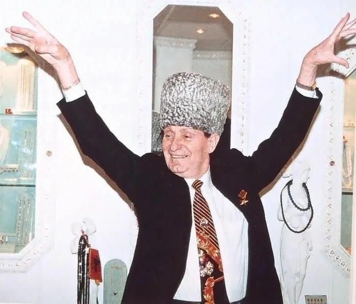 Махмуд Эсамбаев