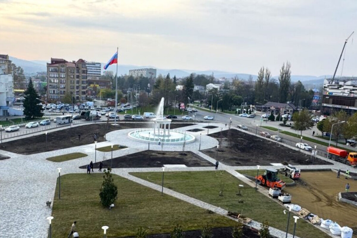 Этот проект — наша общая гордость! Он объединяет традиции и современность, делает центр города по-настоящему живым и притягательным. Теперь Горячий Ключ — не просто место силы и природы, но и город с новым символом обновления и красоты. Это индивидуальный проект где по замыслу заказчика в центре установили ротонду.