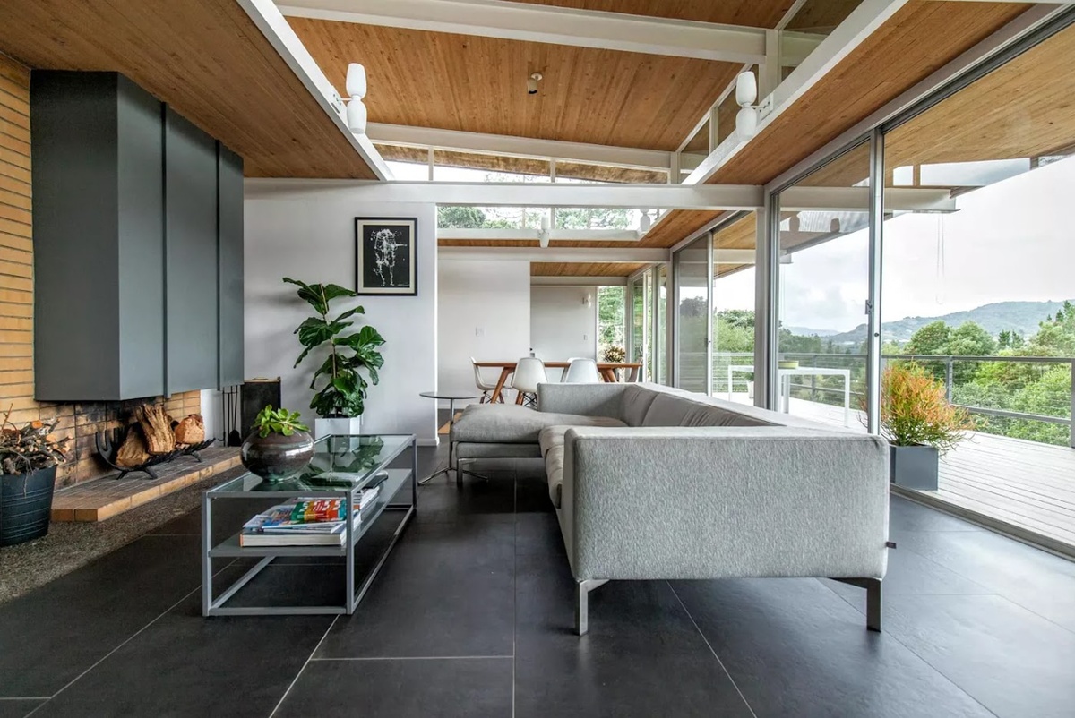 Керамогранит Concrete Graphite черного цвета с рисунком бетона создает на полу