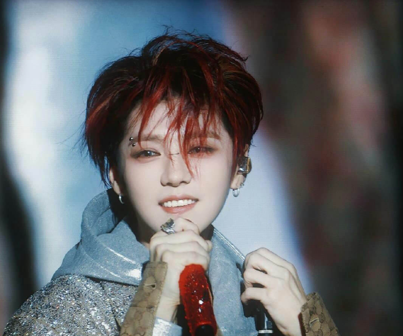 Снимок с экрана монитора. Китайский артист Лухань.