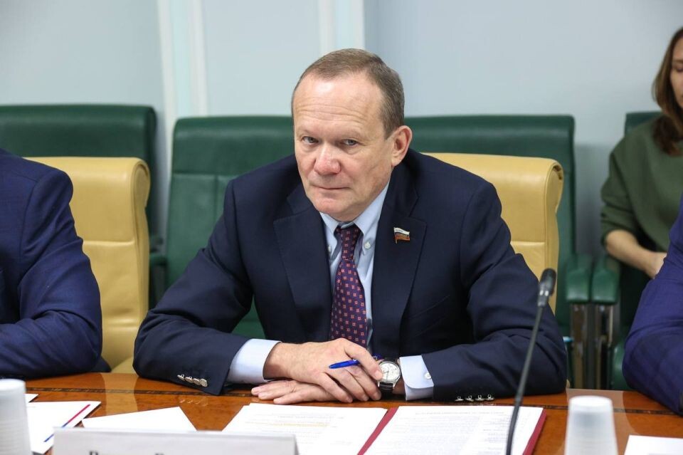    Сенатор от Алтайского края, зампред комитета по регламенту и организации парламентской деятельности Виктор Зобнев. Источник: t.me/zobnevofficial