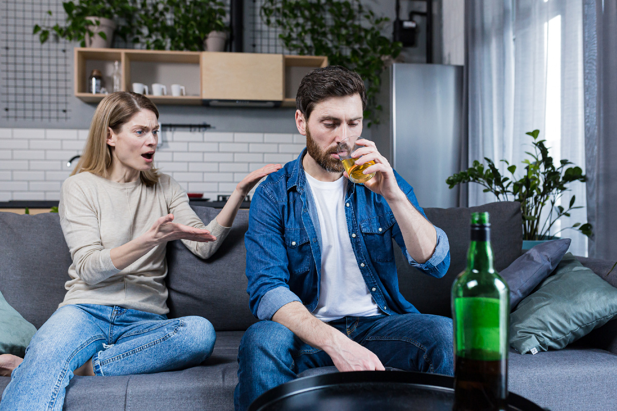 Чем опасна созависимость при алкоголизме и наркомании (источник изображения: freepik.com)