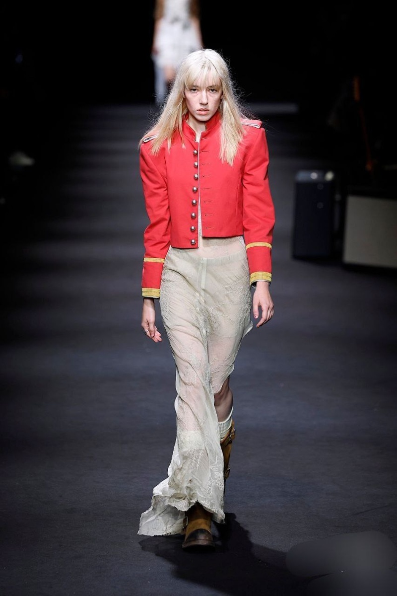 Цитаты гурской эстетики в коллекции весна 2026 от Ann Demeulemeester