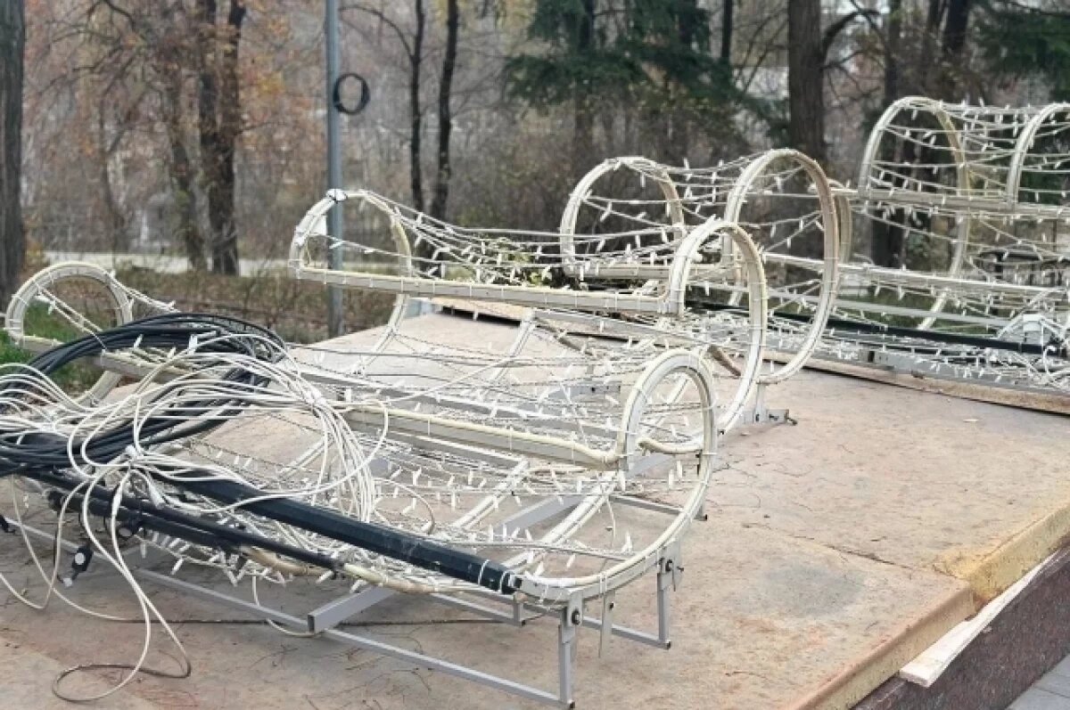    Липецк готовится к Новому году: город украсят 25 праздничных локаций