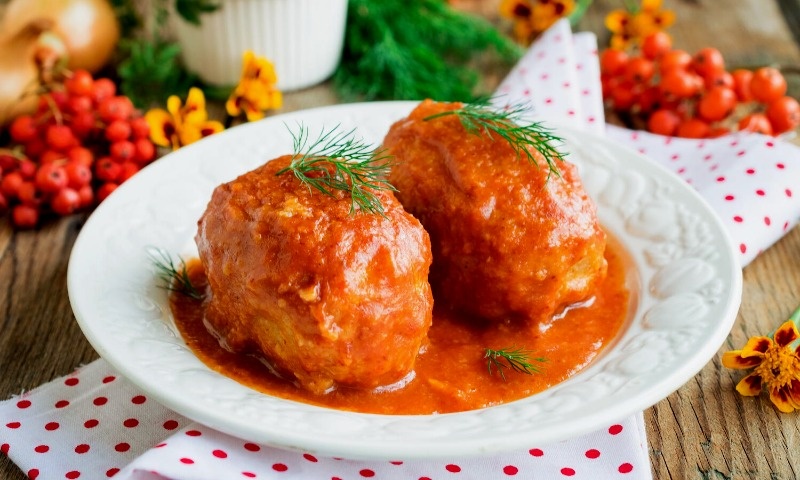 Сочные и очень вкусные ленивые голубцы в соусе