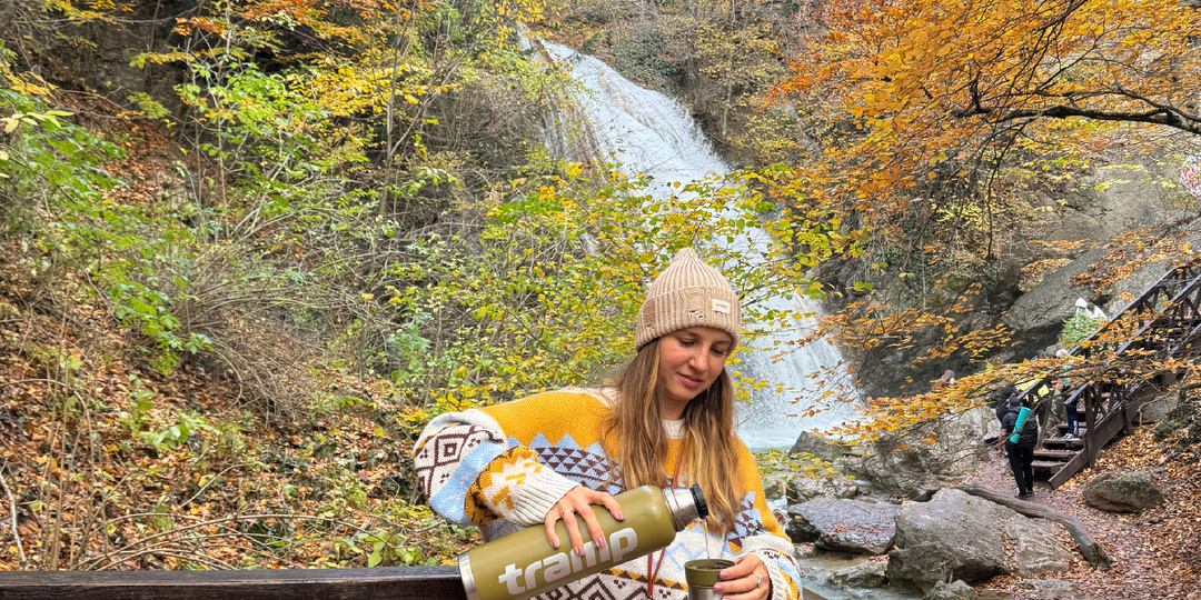 Самое популярное место Крыма этой осенью: пробки на стоянке, красивый маршрут и полноводный водопад