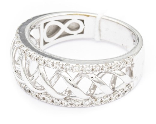 Кольцо из белого золота 💍 Стоимость: 49 082 руб. (Прежняя цена: 75 510 руб.)