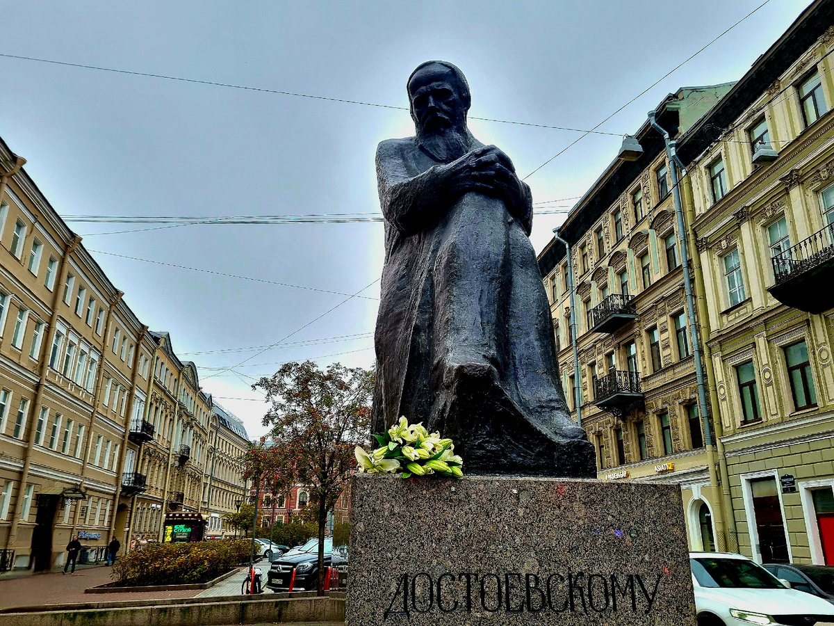 Памятник Ф.М.Достоевскому. Санкт Петербург. Фото автора статьи.