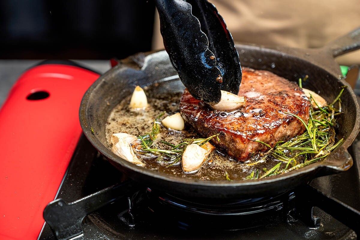 Подборка для тех, кто ценит вкусное мясо и ищет, где поесть стейки в Москве. Источник: leolintang / Shutterstock / FOTODOM📷
