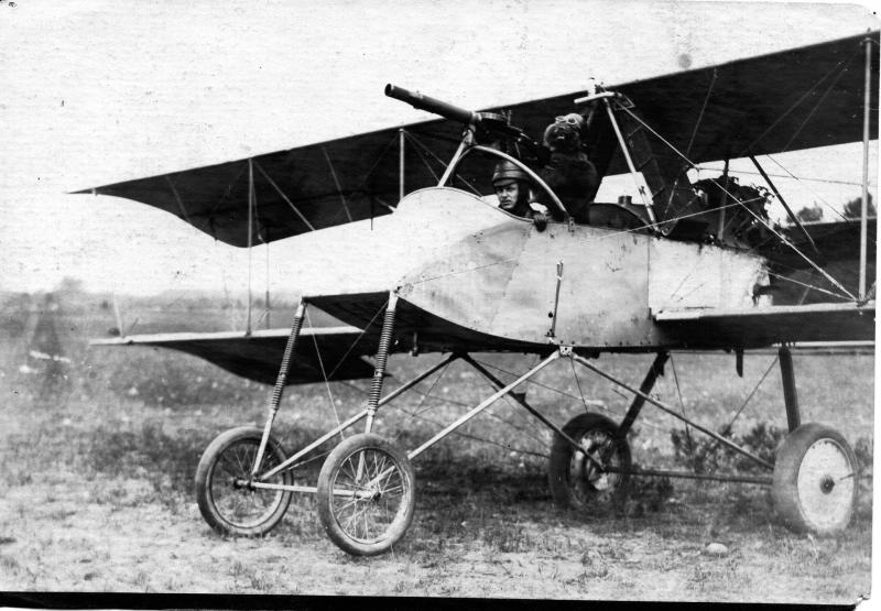 Летчик в кабине самолета Voisin III. Неизвестный автор, 1914 - 1915 год, МАММ/МДФ.
