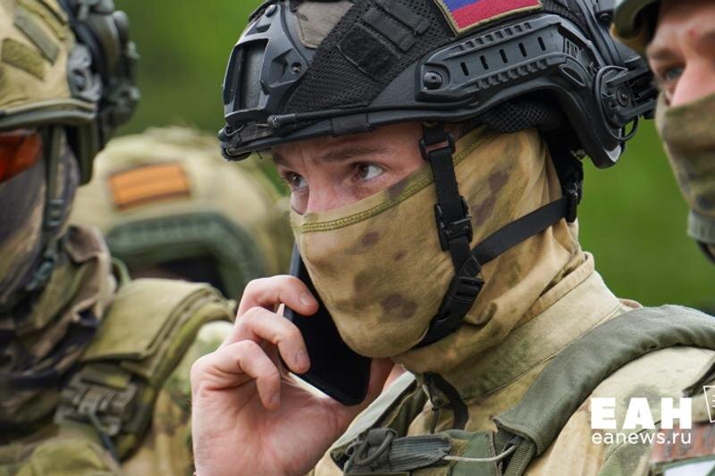    ЕАН. Сотрудник силовых структур в полевой форме