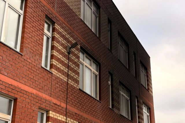    Здание школы сильно почернело. Фото: ГУ МЧС по Пермскому краю