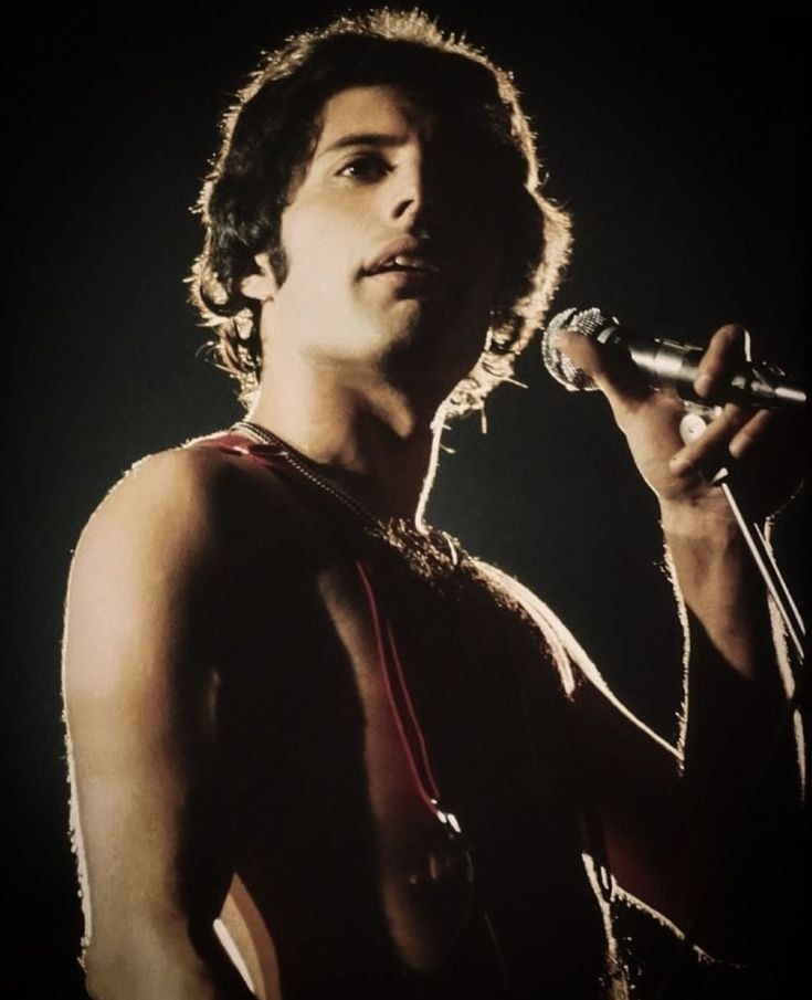 Фредди Меркьюри - автор этой удивительной песни