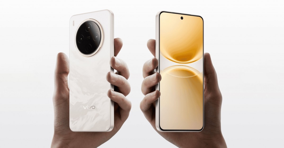 Сзади блок камер в форме шайбы