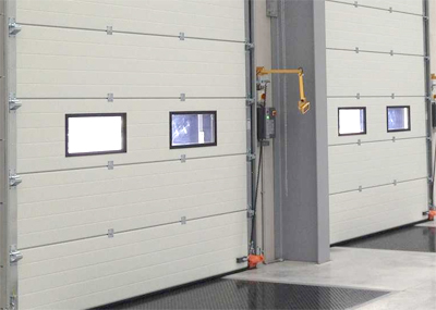 Секционные ворота склада