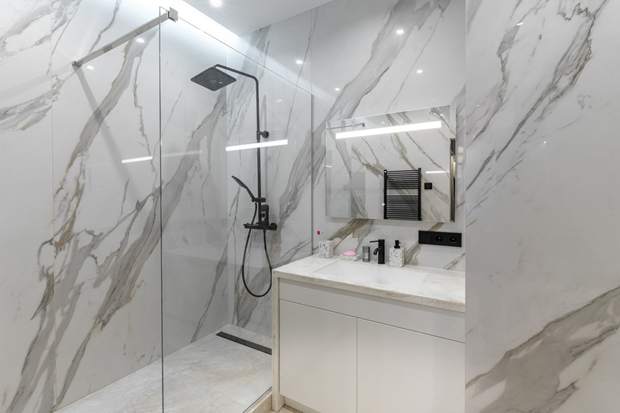 Холодный свет в ванной