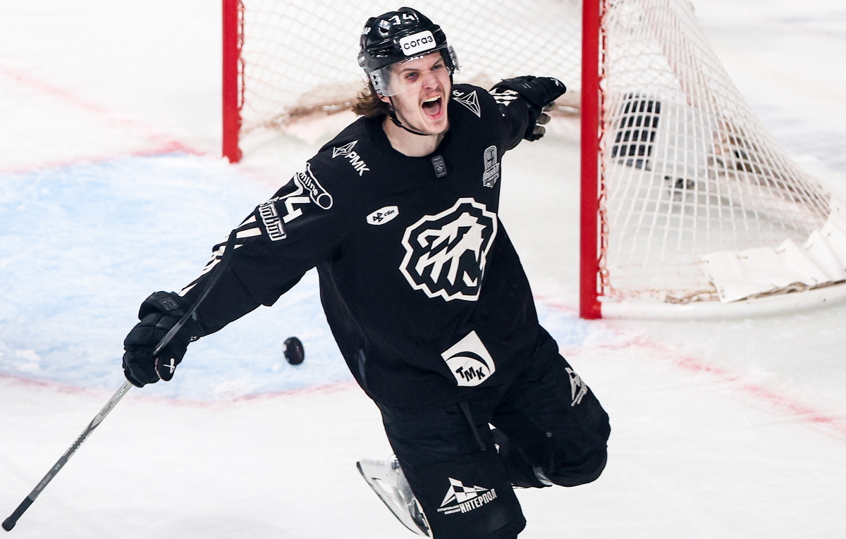    Нападающий "Трактора" Виталий Кравцов  Донат Сорокин/ТАСС