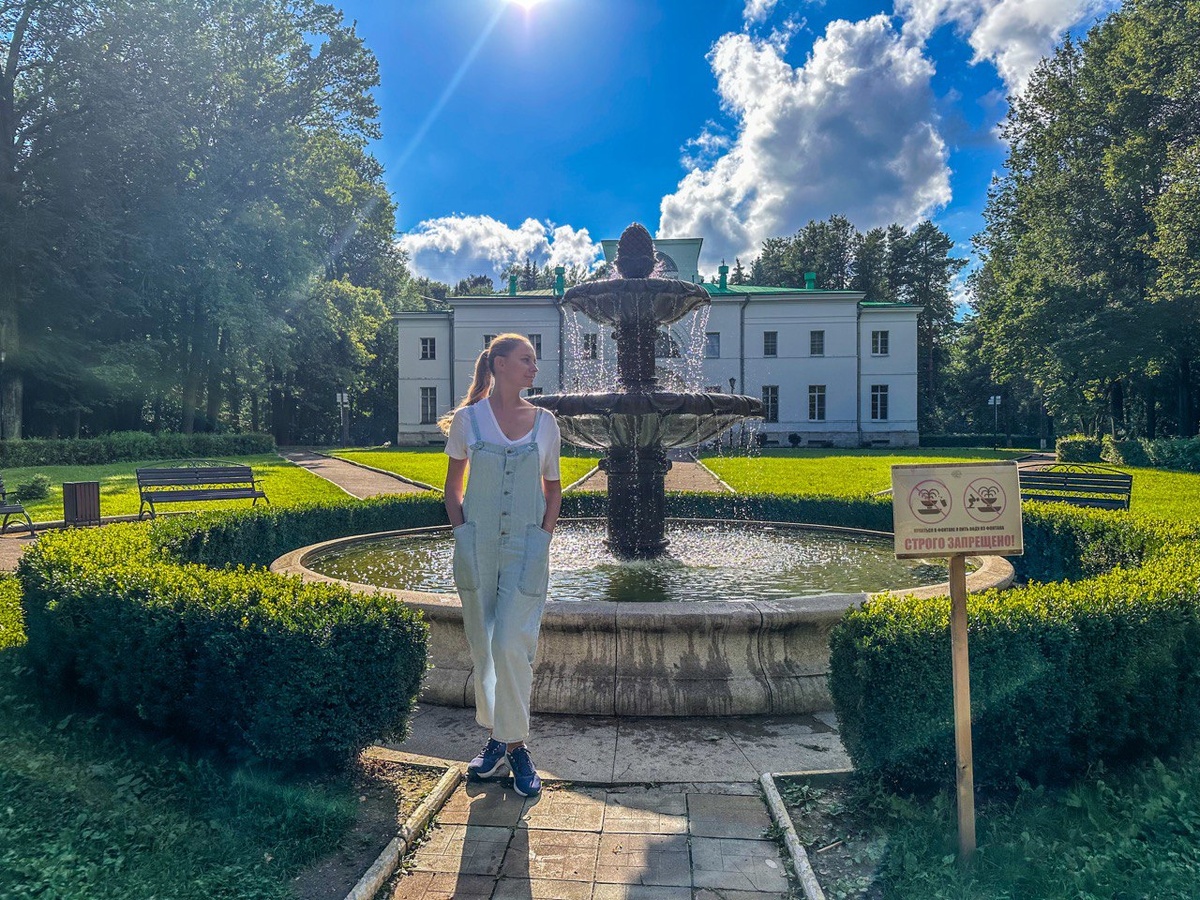 На фото: 
ведущая прогноза погоды на канале ТВЦ Алёна Дублюк