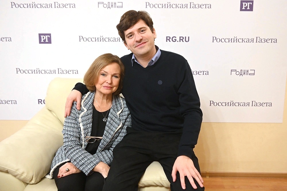    В Северной столице выступил пианист Юлиан Семенов-Брайди, внук писателя Юлиана Семенова. Дочь писателя Ольга Семенова приехала поддержать сына. / Святослав Акимов/РГ