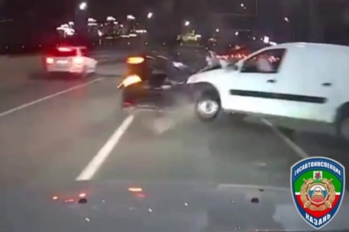    Водитель каршеринга в Казани устроил ДТП с шестью авто