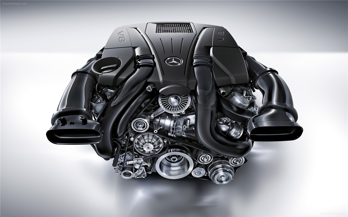 Двигатель V8 4.7 (M278) с двумя турбокомпрессорами и непосредственным впрыском топлива третьего поколения весит 220 кг.