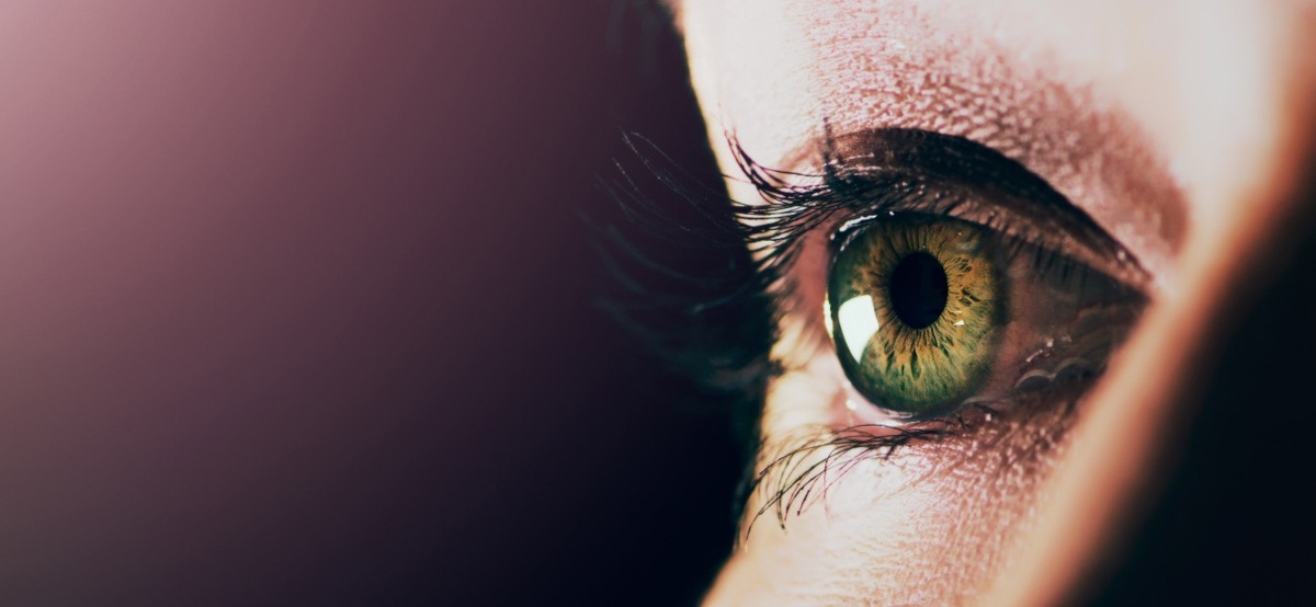 Почему возникают вспышки в глазах? Опасно ли это состояние? Как следует лечить вспышки?