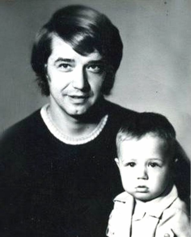 Алексей Макаров (справа) с отцом Валерием Макровым (слева)