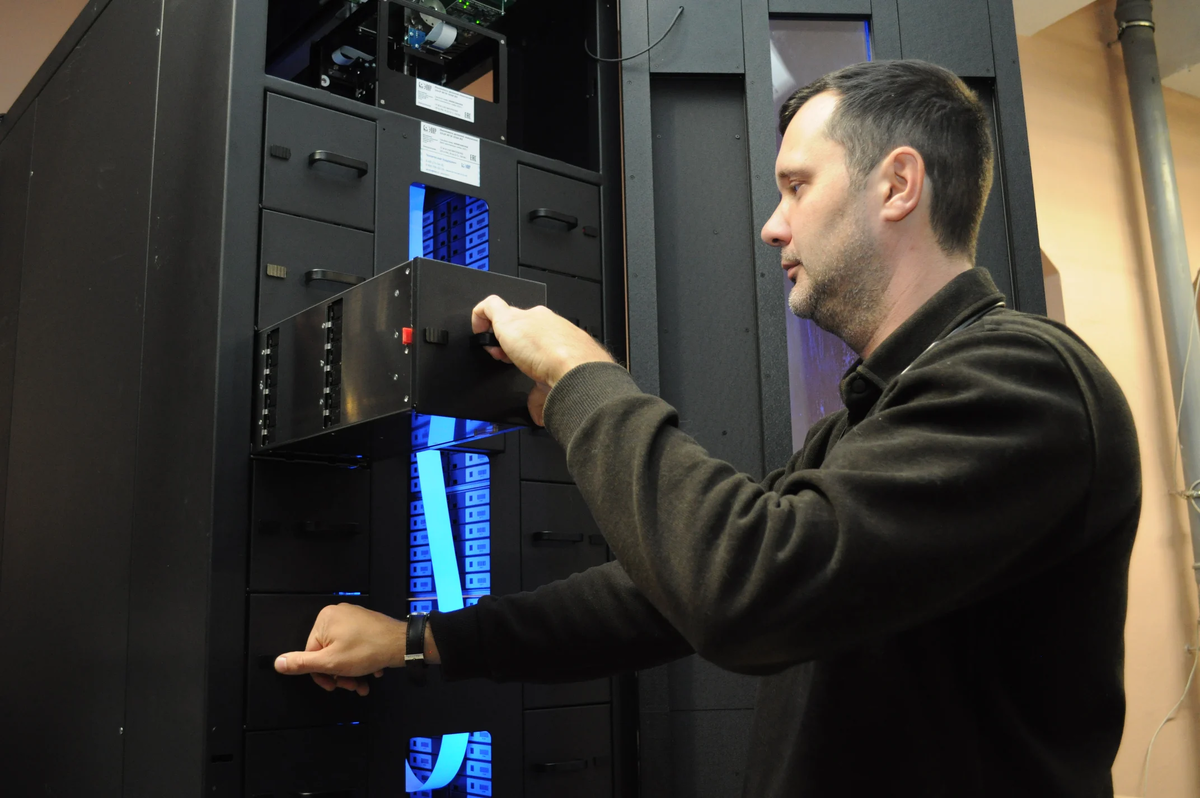 Рис. 1.  Оптический накопитель ЭЛАРобот НСМ  