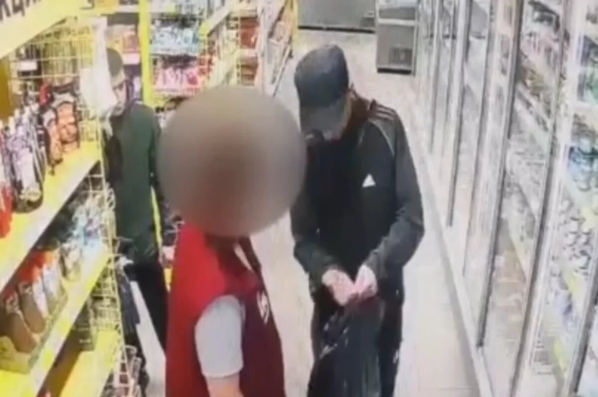    Житель Кимр ходил вечерами по магазинам и не платил