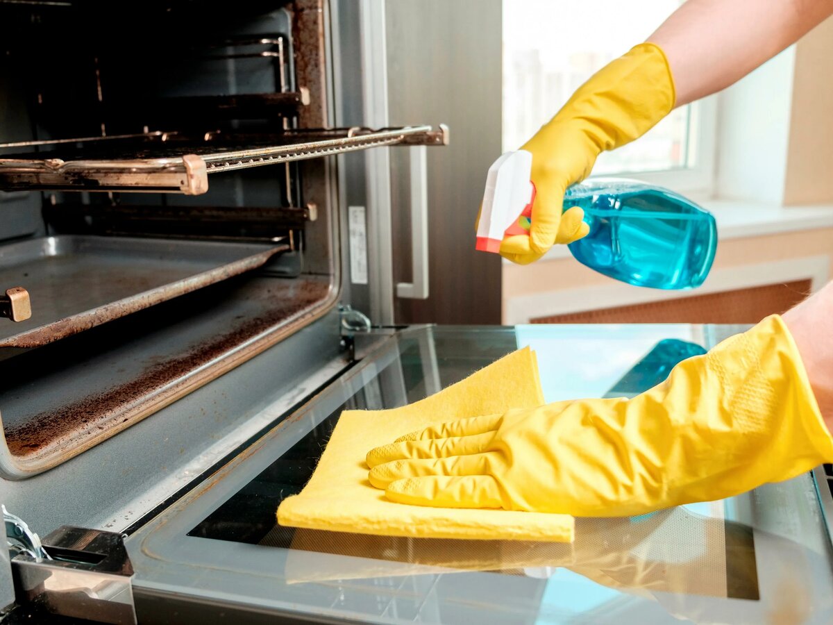 Простой совет для вашей кухни: как быстро очистить духовку от жира по методу из СССР