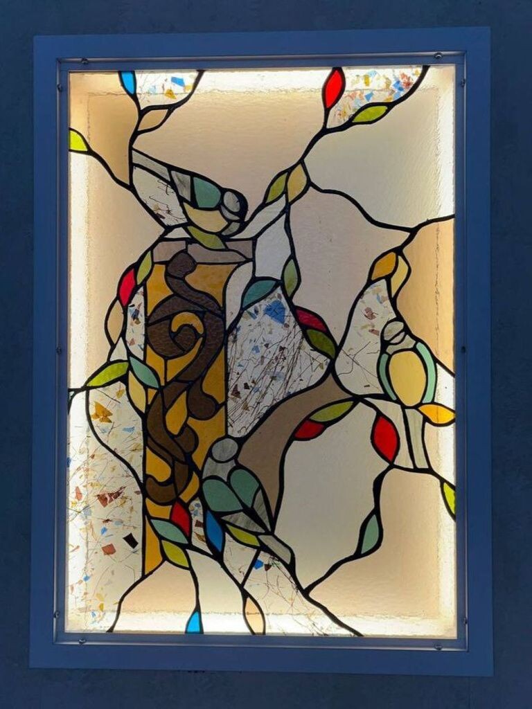 На фото витражи Оксаны Сафоновой, выпускницы курса «Художественные витражи»