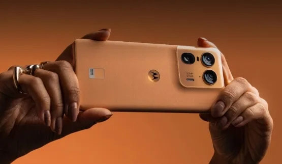    На фотографии смартфон Motorola Edge 50 Ultramotorola.com