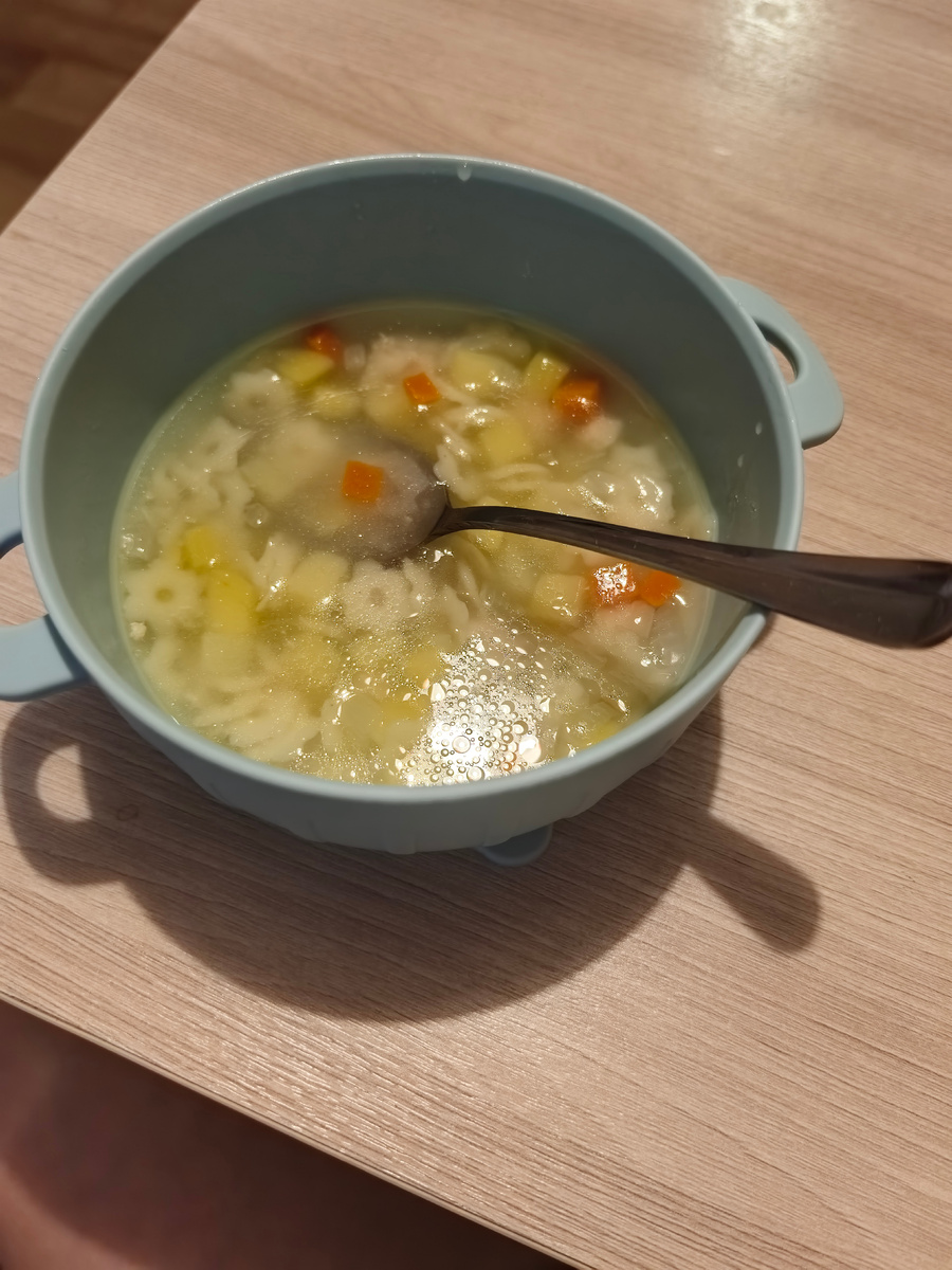 Сегодня был легкий супчик с макарошками