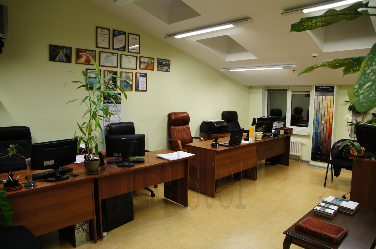 Вот так выглядел наш офис в Питере до момента ремонта.