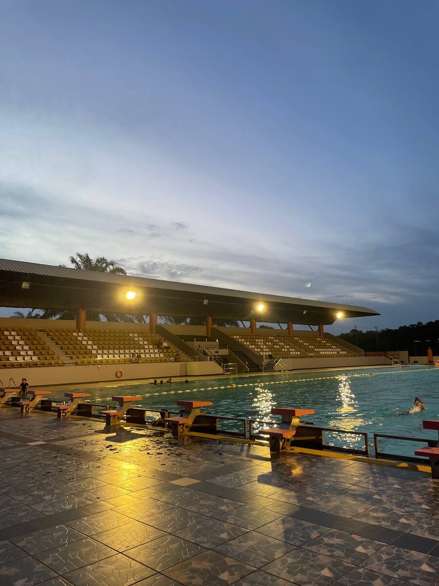 Бассейн на территории спортивного комплекса университета