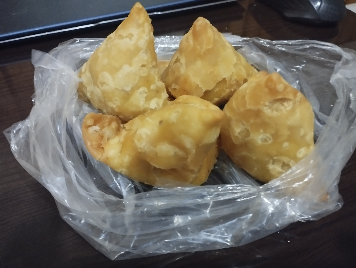 Это на 100 рупий - они все веган