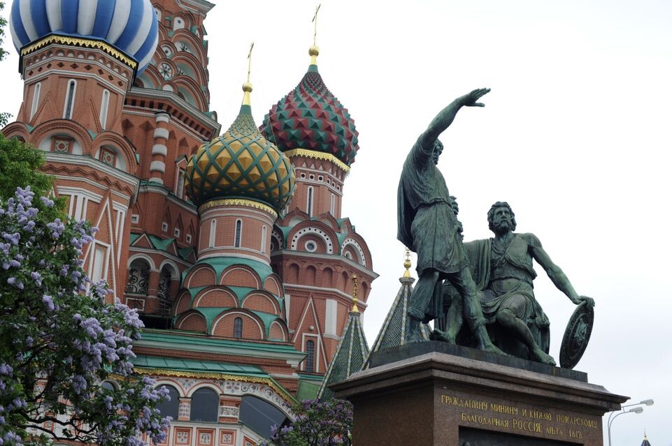    Памятник Минину и Пожарскому на Красной площади в Москве / Медиасток.рф