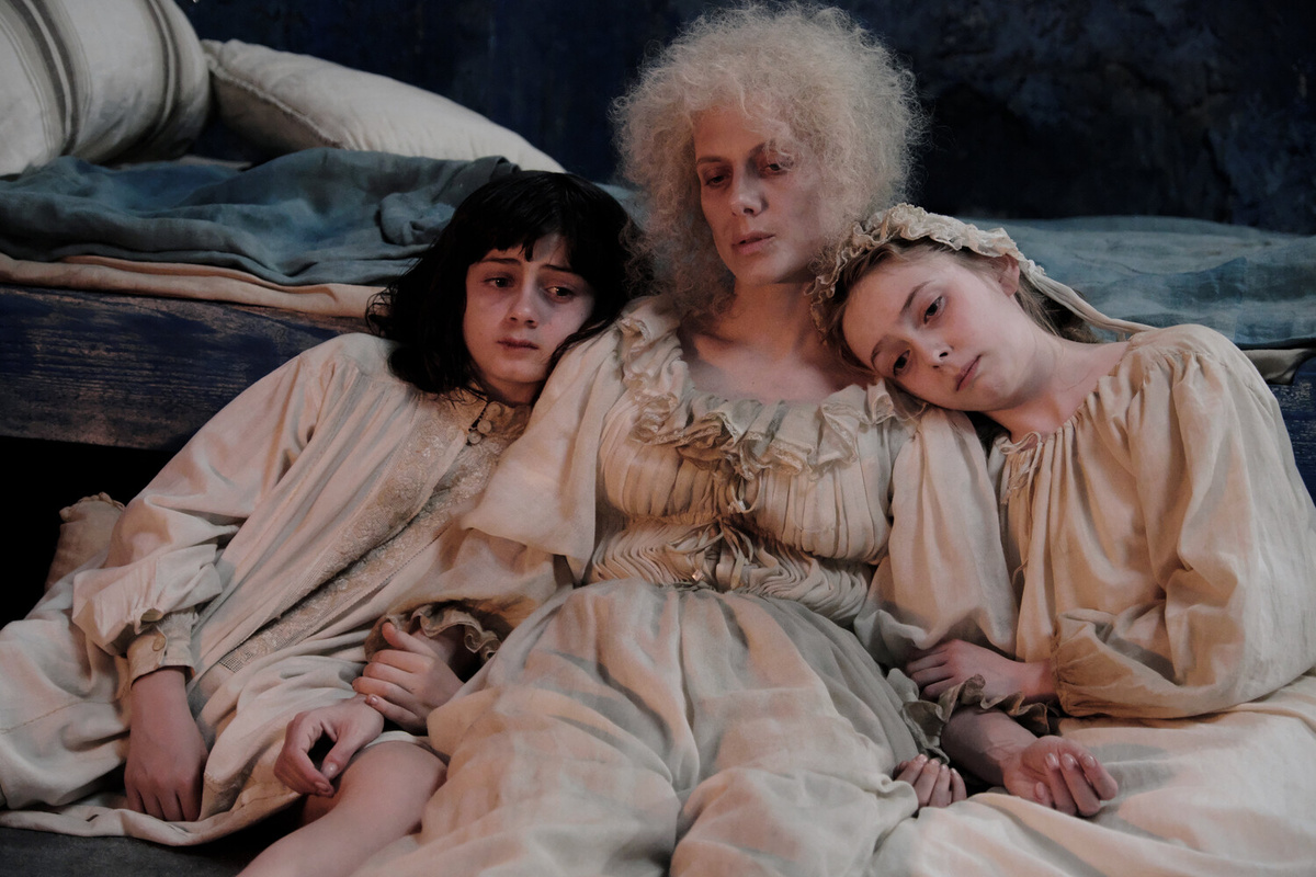 Кадр из фильма "Падение короны".