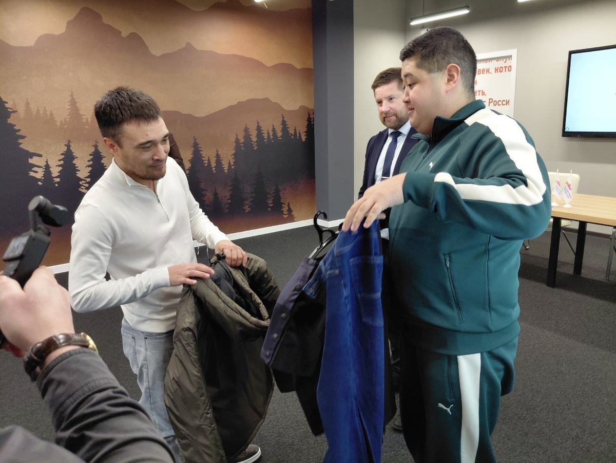    Два ветерана боевых действий из Ханты-Мансийска получили адаптивную одежду