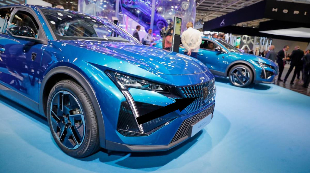    BMW намекает на войну на Парижском автосалоне