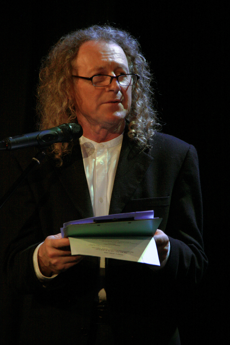 Ведущий вечера заслуженный артист России Евгений Журавкин