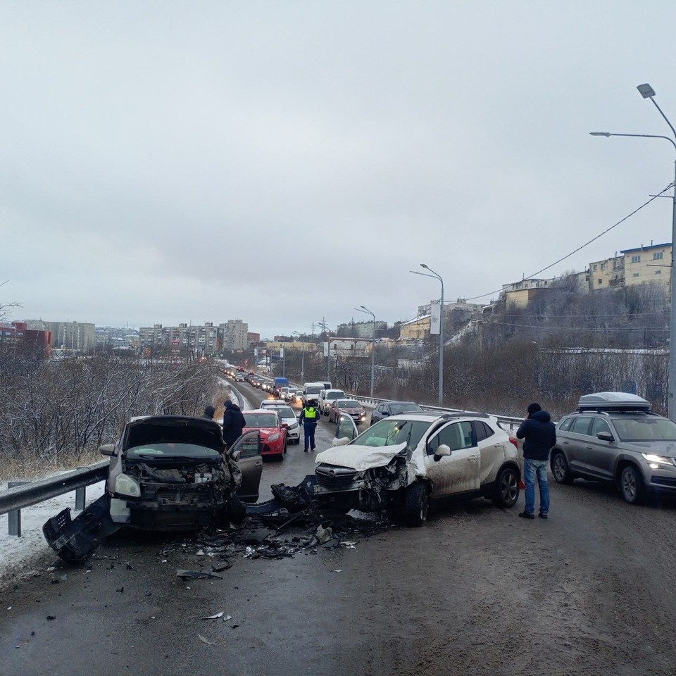    В аварии пострадала водитель Nissan - женщину обслужили в медицинском учреждении. Фото: Регион 51 / t.me/region_m51
