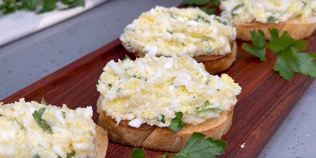 Не успевали подавать на стол: намазка на хлеб, вкусная, а всего из 3х простых продуктов в составе