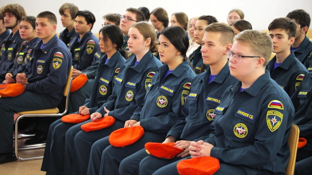    Десятиклассники Нефтеюганска вступили в ряды кадетов МЧС